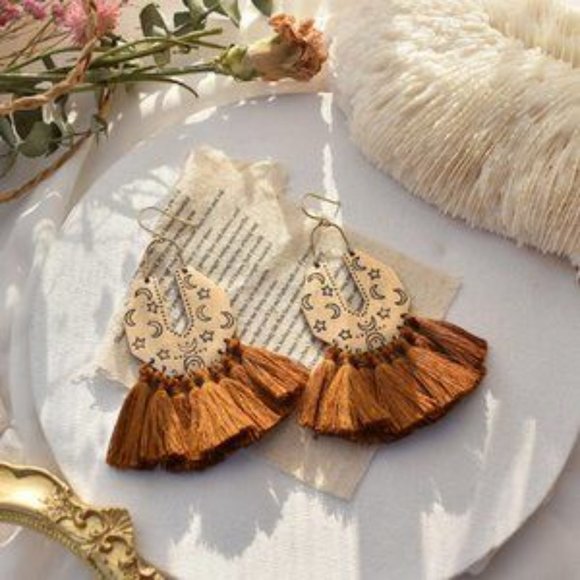 Moon and Star Polygon Tassels Earrings - Picture 4 of 8